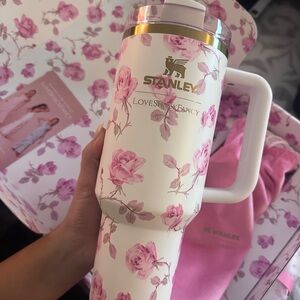 Love Shack Fancy x Stanley Pink Ribbon Rosa Cup 40oz.